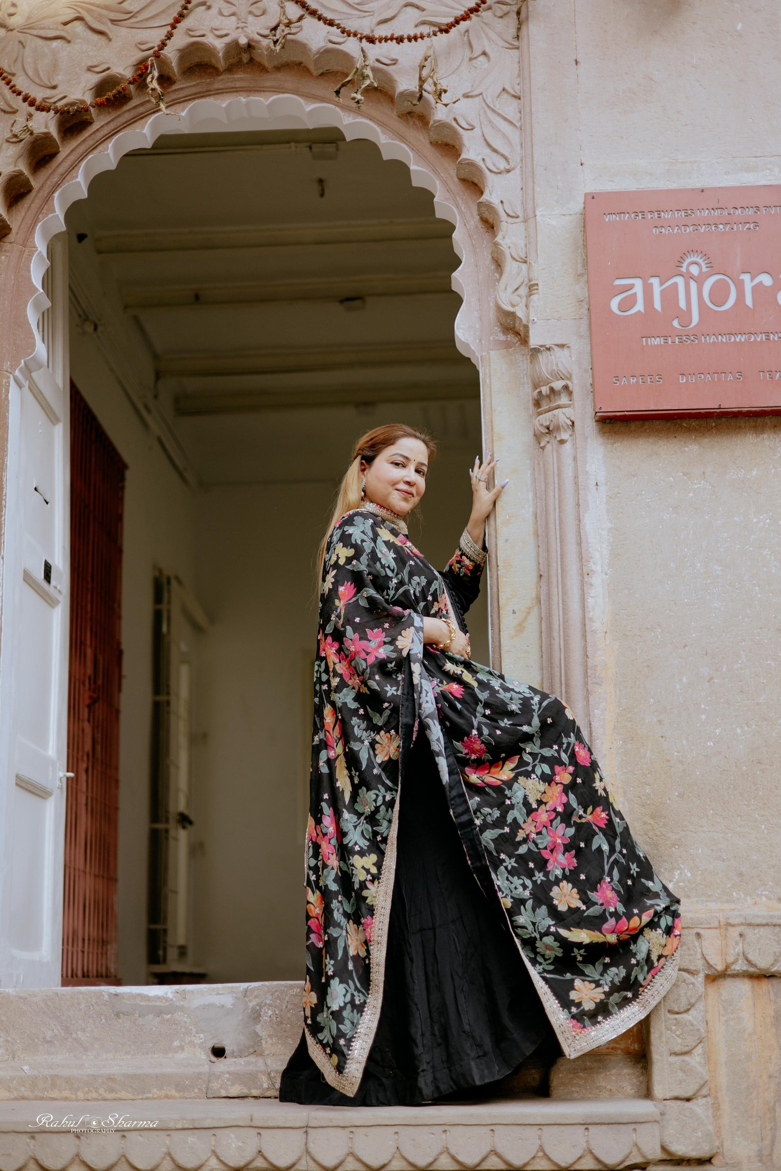Hena Mohi — Benares Handlooms Archway